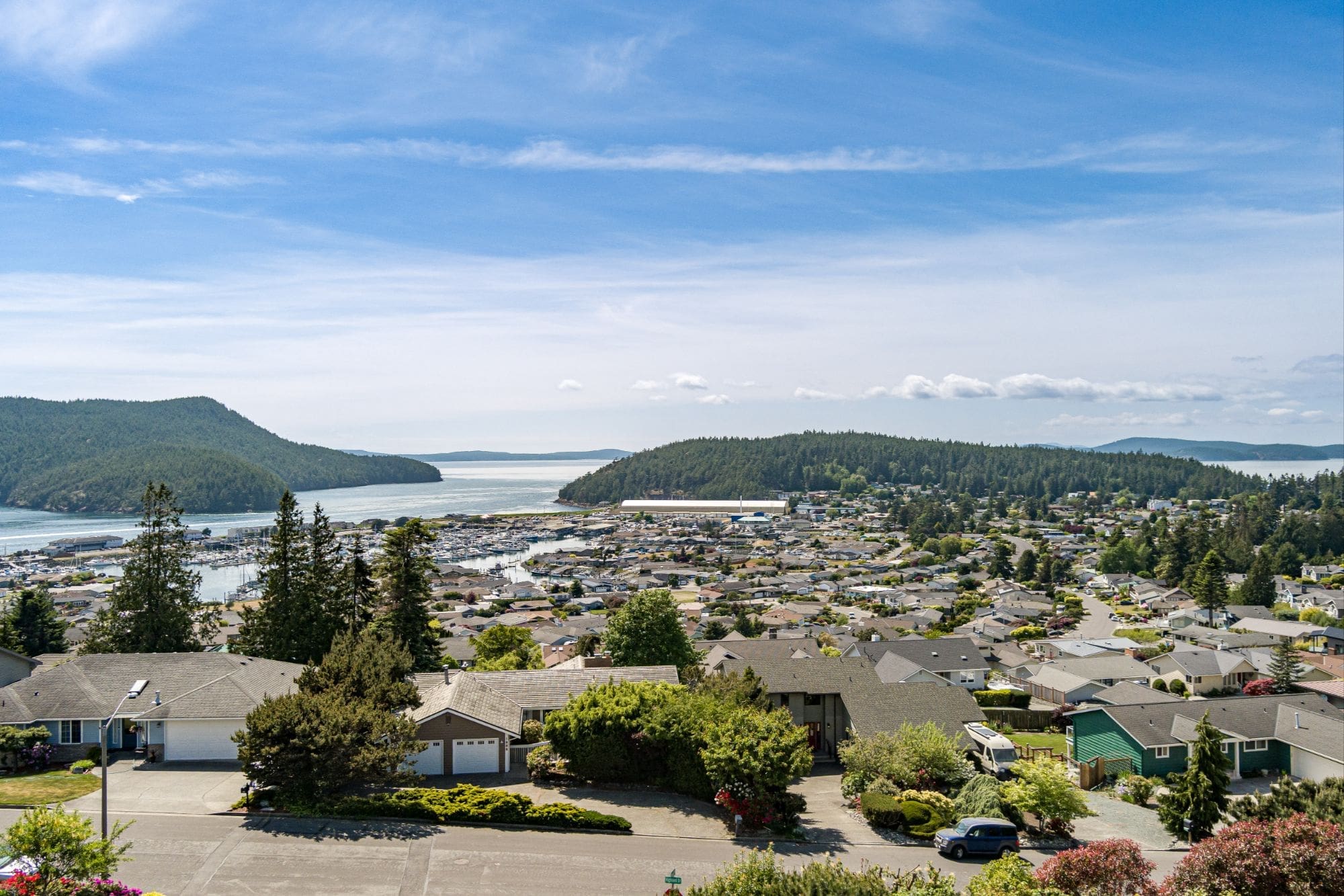 Anacortes vs Oak Harbor lifestyle comparison for Whidbey Island and Fidalgo Island buyers.