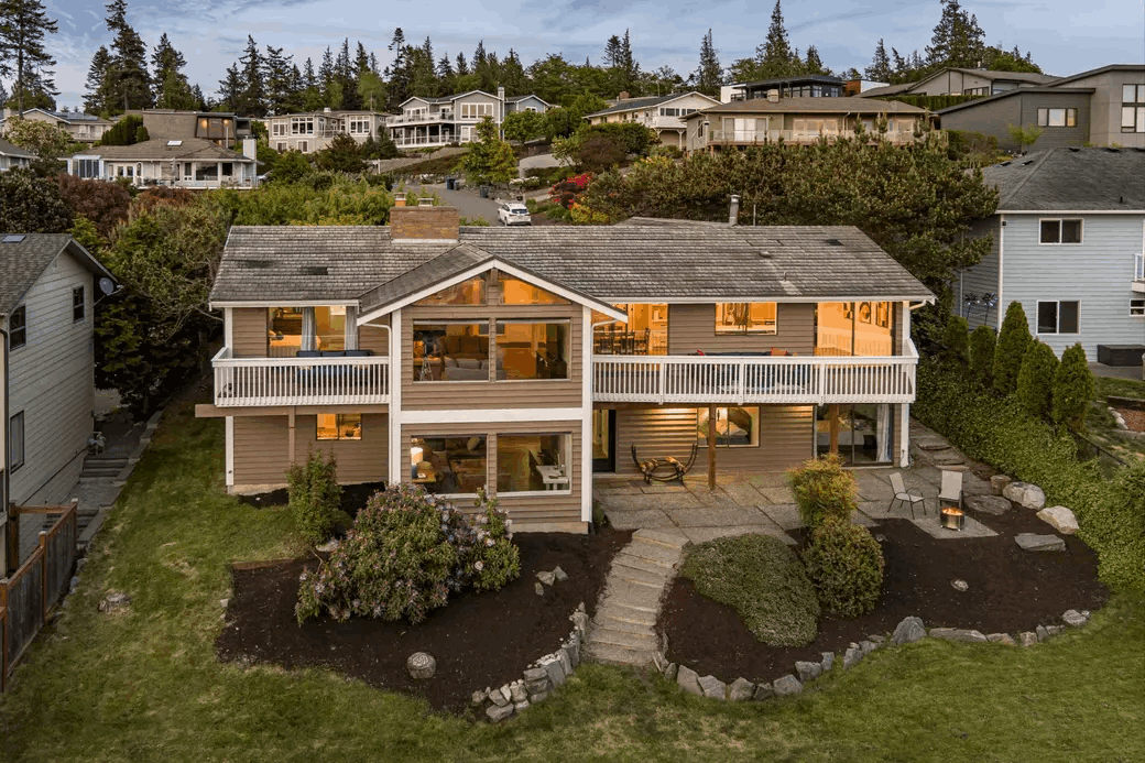 Whidbey Island vs Anacortes lifestyle comparison for relocating buyers choosing where to live.